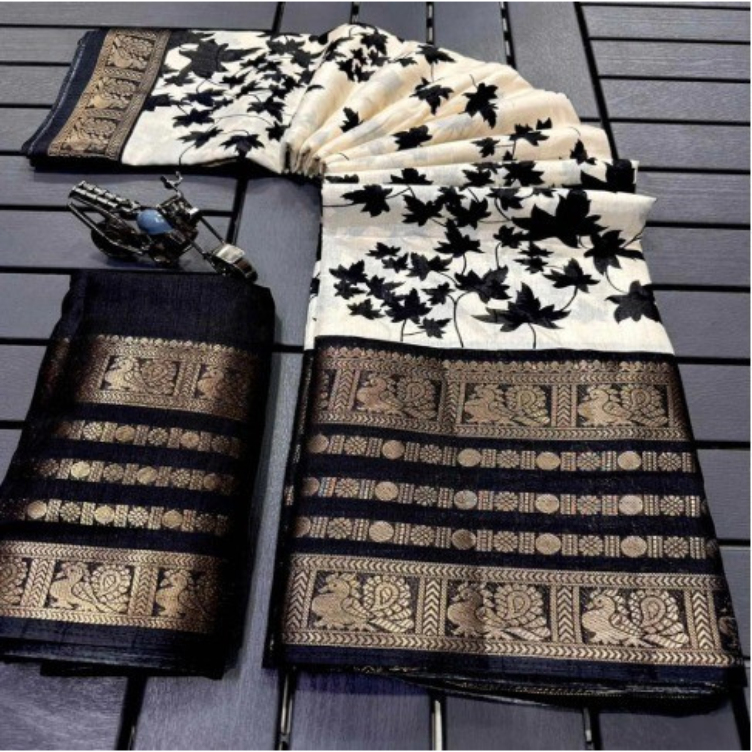 Classic Black And White Contrast Saree (Unstitched)