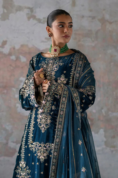 03-PIECE VELVET SUIT Dressing Desingner